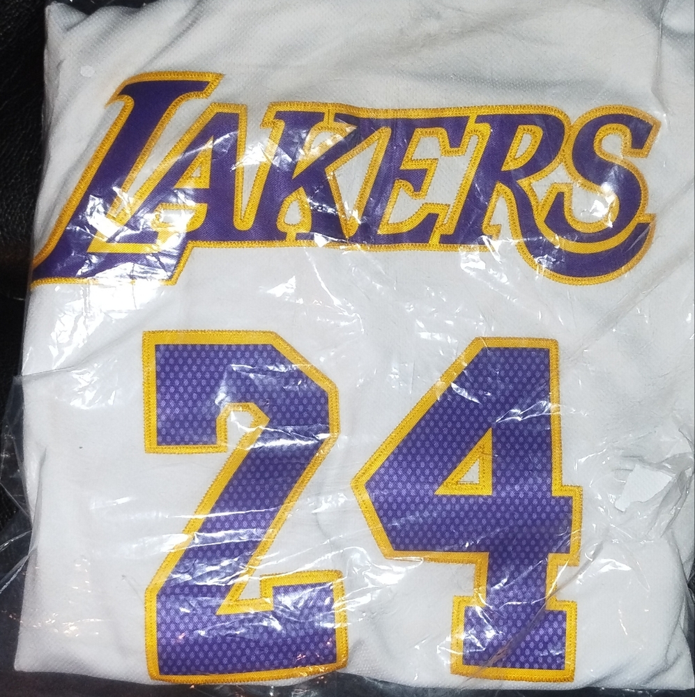Kobe Bryant veteran number 24 Lakers jersey size medium